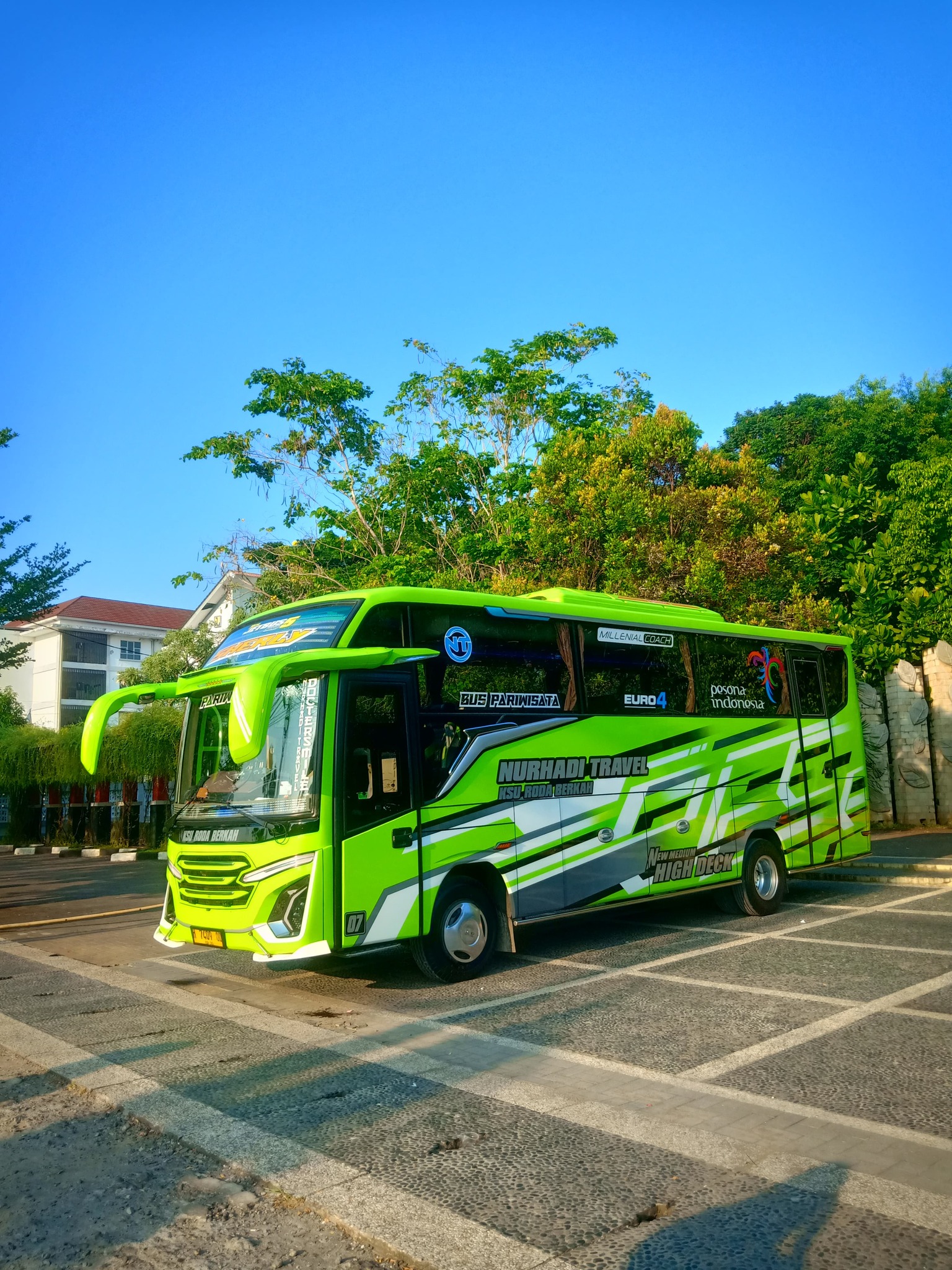 Bus Medium
